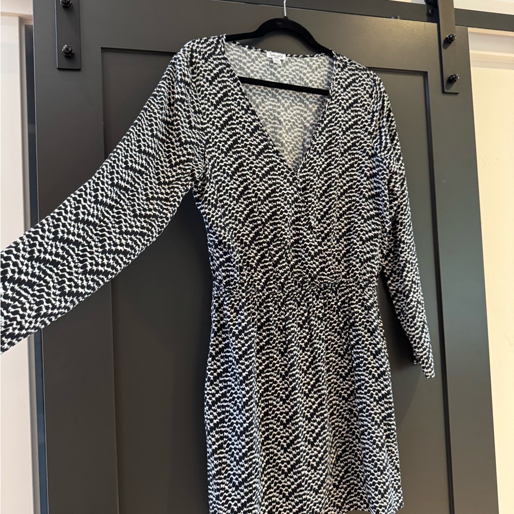 Splendid Black and White Long Sleeve Sheath Dress